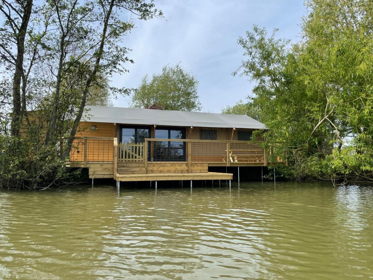 Sumners Ponds Fishery & Campsite Otel Horsham Dış mekan fotoğraf