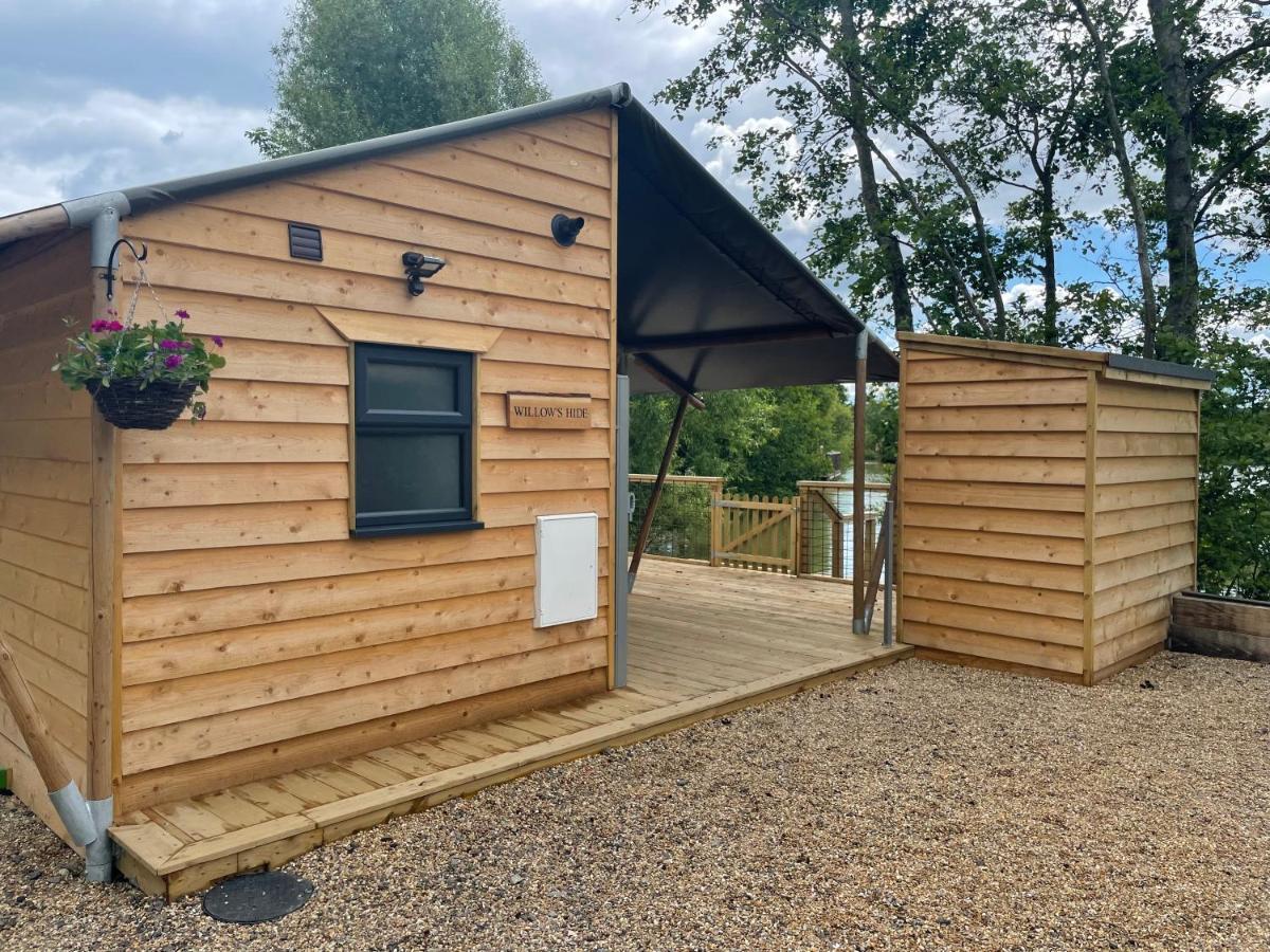 Sumners Ponds Fishery & Campsite Otel Horsham Dış mekan fotoğraf