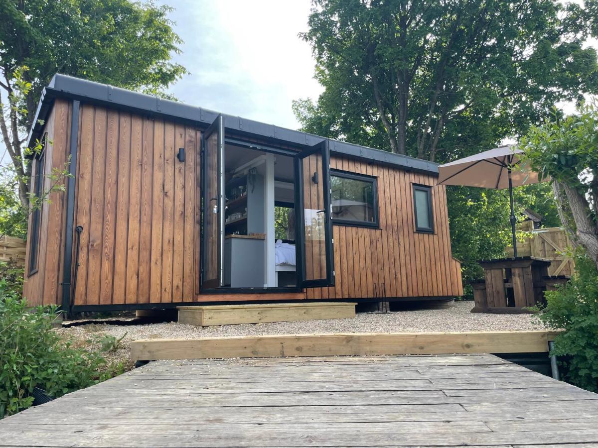 Sumners Ponds Fishery & Campsite Otel Horsham Dış mekan fotoğraf
