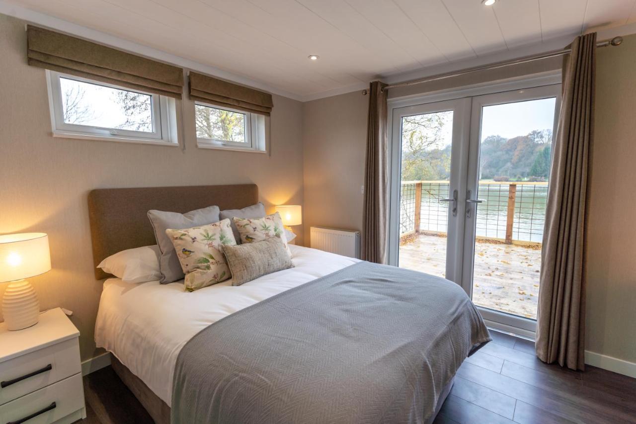 Sumners Ponds Fishery & Campsite Otel Horsham Dış mekan fotoğraf