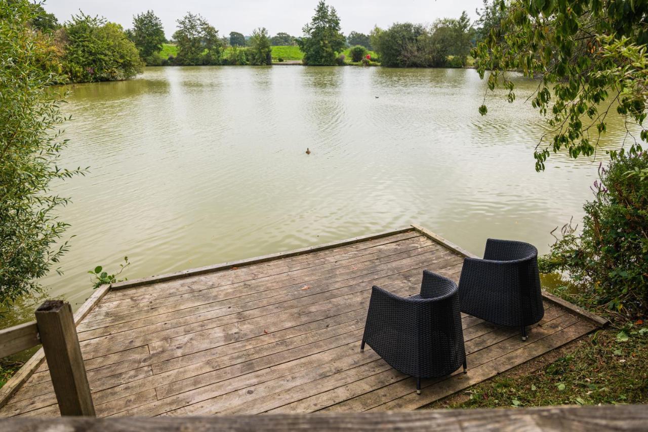 Sumners Ponds Fishery & Campsite Otel Horsham Dış mekan fotoğraf
