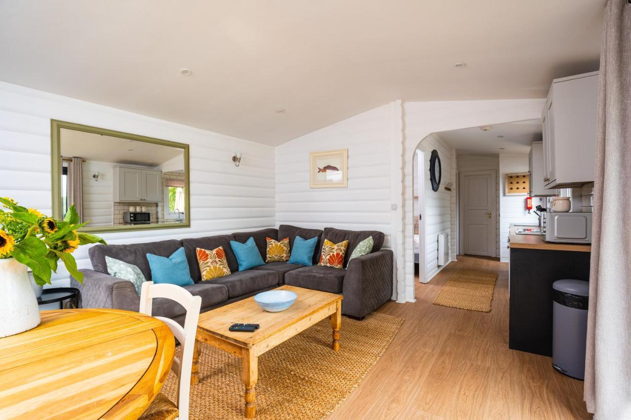 Sumners Ponds Fishery & Campsite Otel Horsham Dış mekan fotoğraf