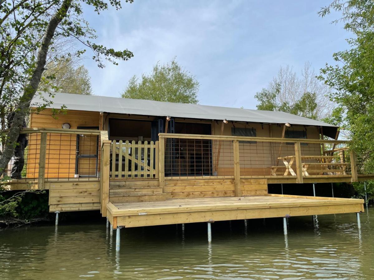 Sumners Ponds Fishery & Campsite Otel Horsham Dış mekan fotoğraf