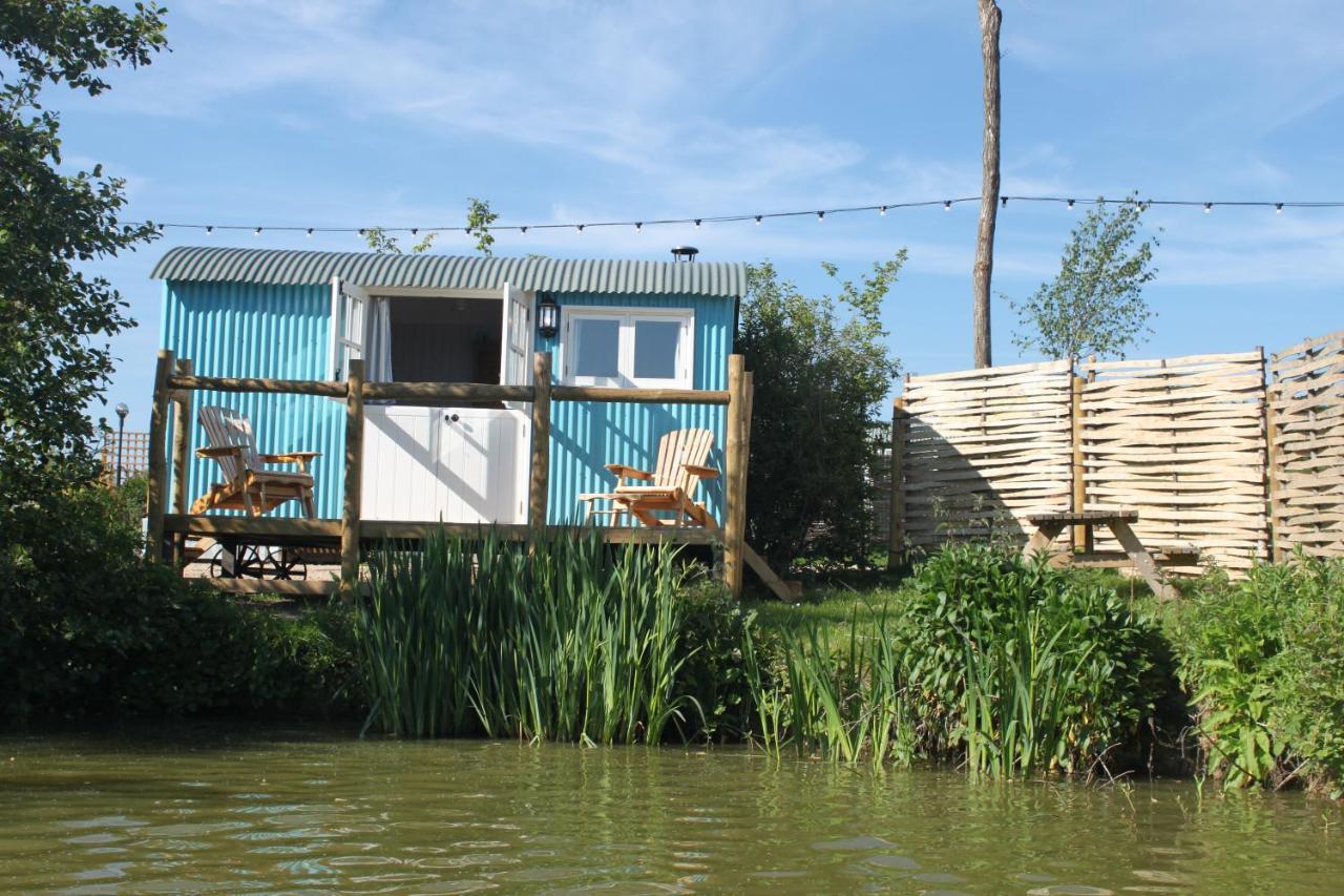 Sumners Ponds Fishery & Campsite Otel Horsham Dış mekan fotoğraf