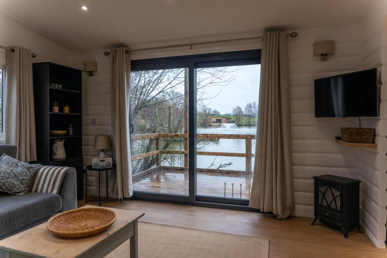 Sumners Ponds Fishery & Campsite Otel Horsham Dış mekan fotoğraf