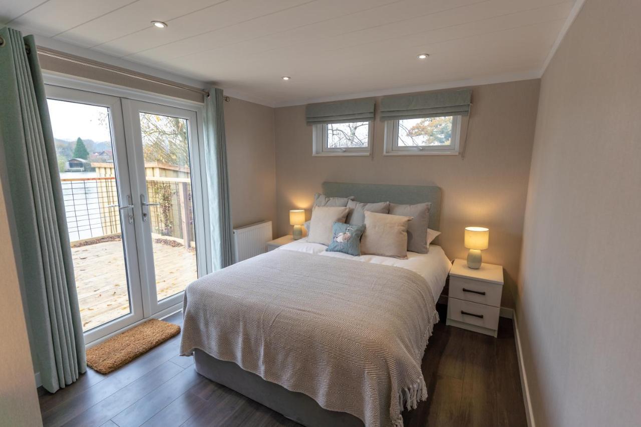 Sumners Ponds Fishery & Campsite Otel Horsham Dış mekan fotoğraf