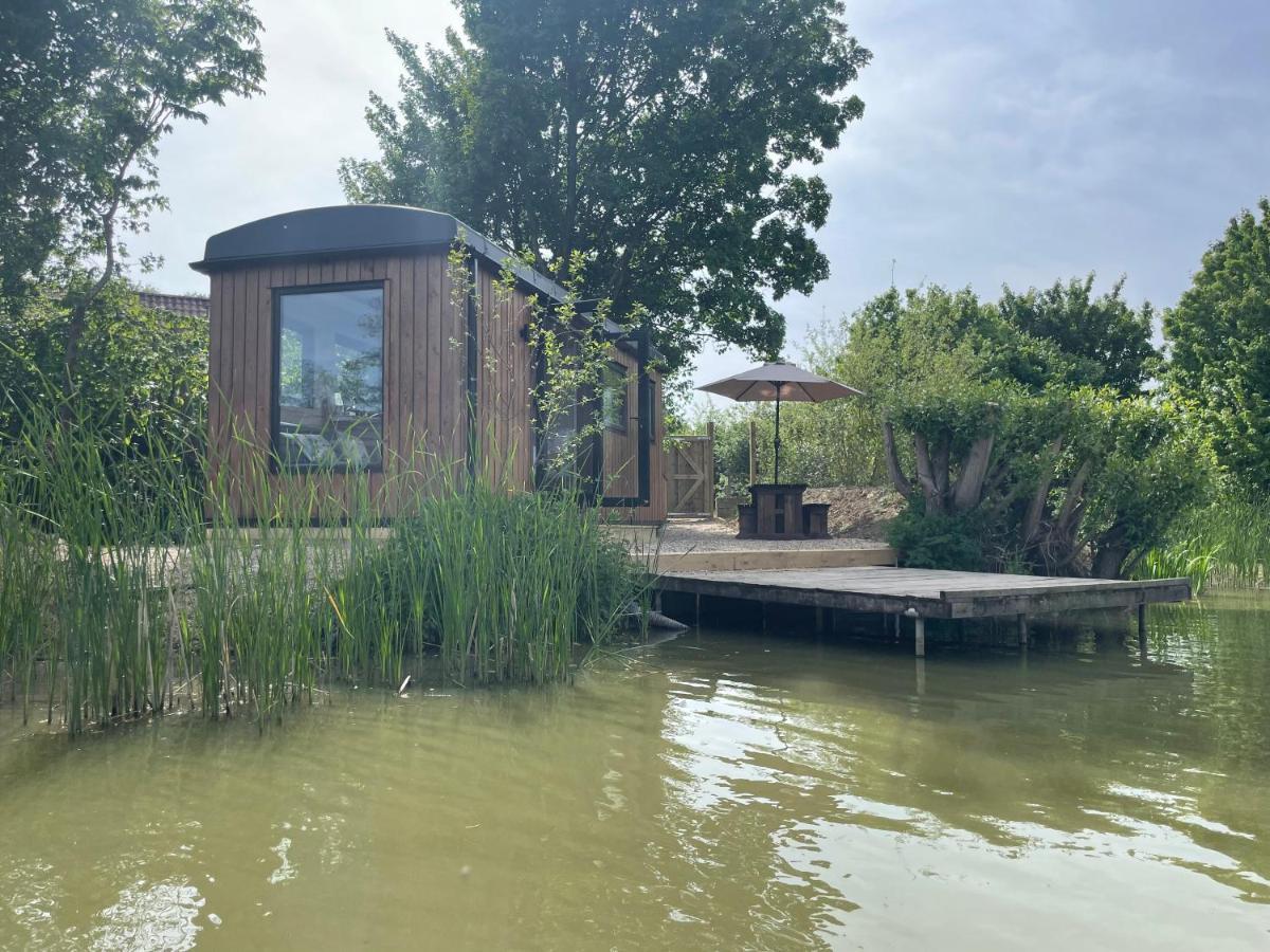 Sumners Ponds Fishery & Campsite Otel Horsham Dış mekan fotoğraf