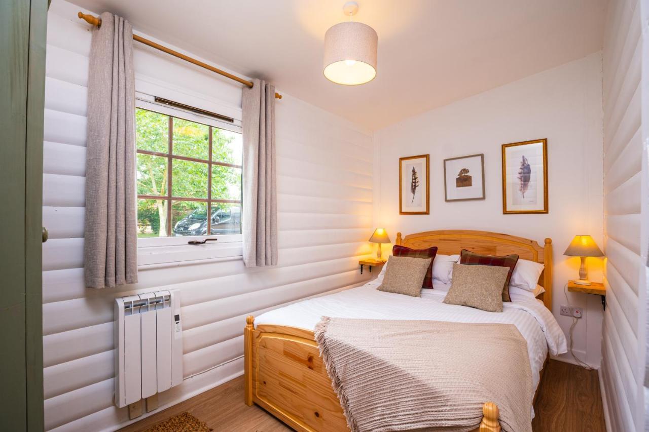 Sumners Ponds Fishery & Campsite Otel Horsham Dış mekan fotoğraf