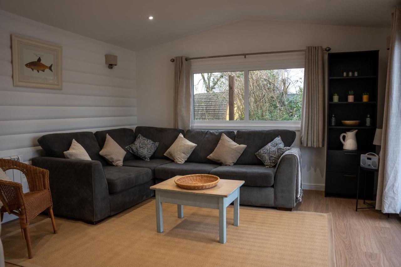 Sumners Ponds Fishery & Campsite Otel Horsham Dış mekan fotoğraf