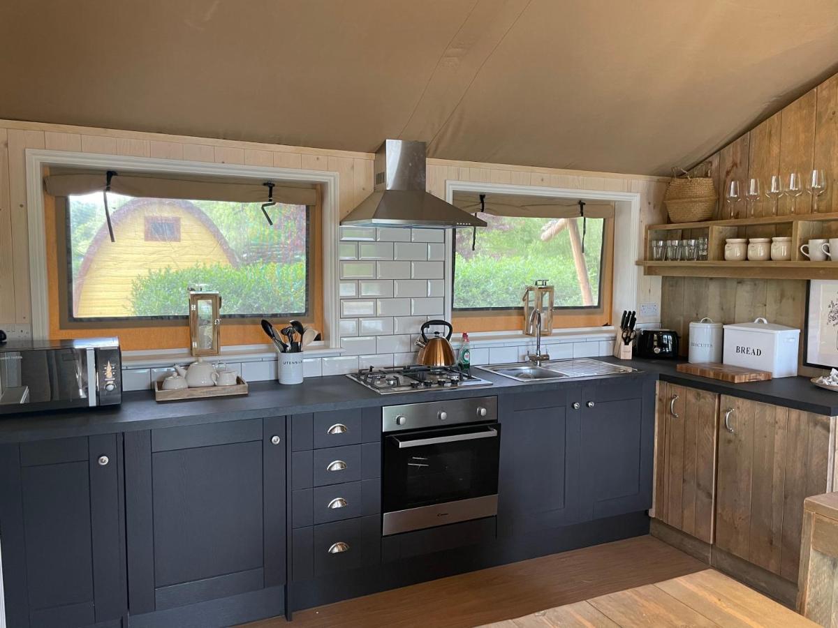 Sumners Ponds Fishery & Campsite Otel Horsham Dış mekan fotoğraf