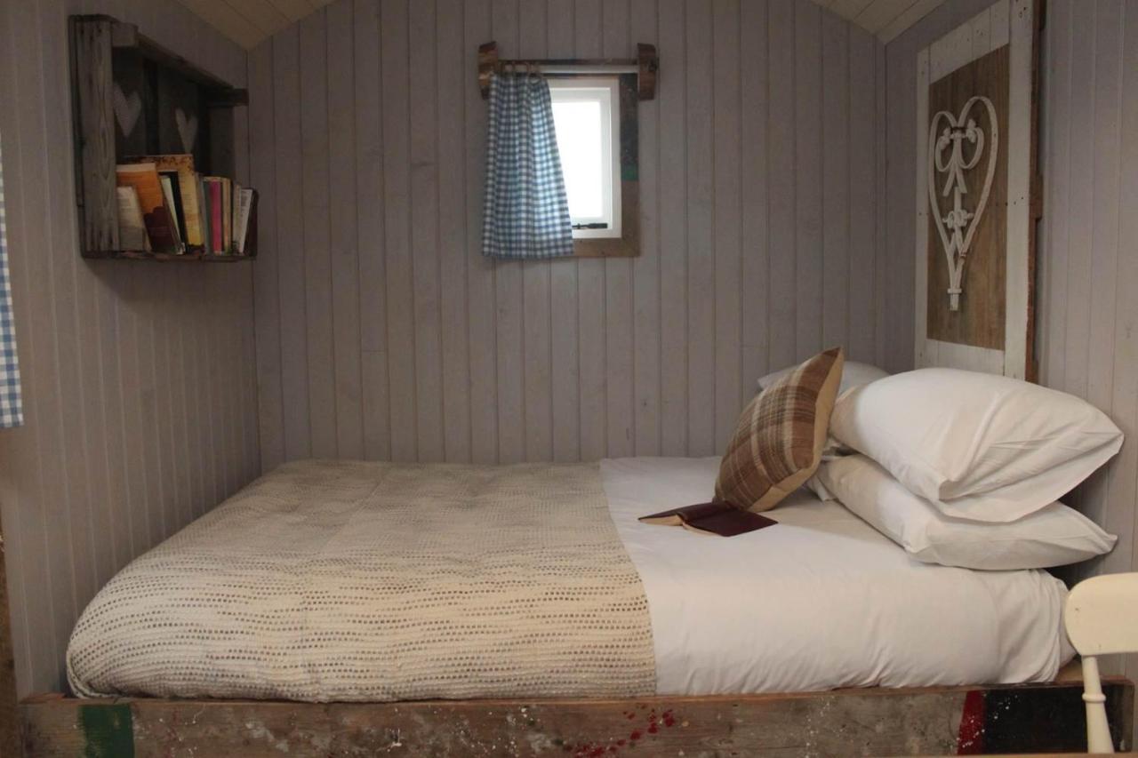 Sumners Ponds Fishery & Campsite Otel Horsham Dış mekan fotoğraf
