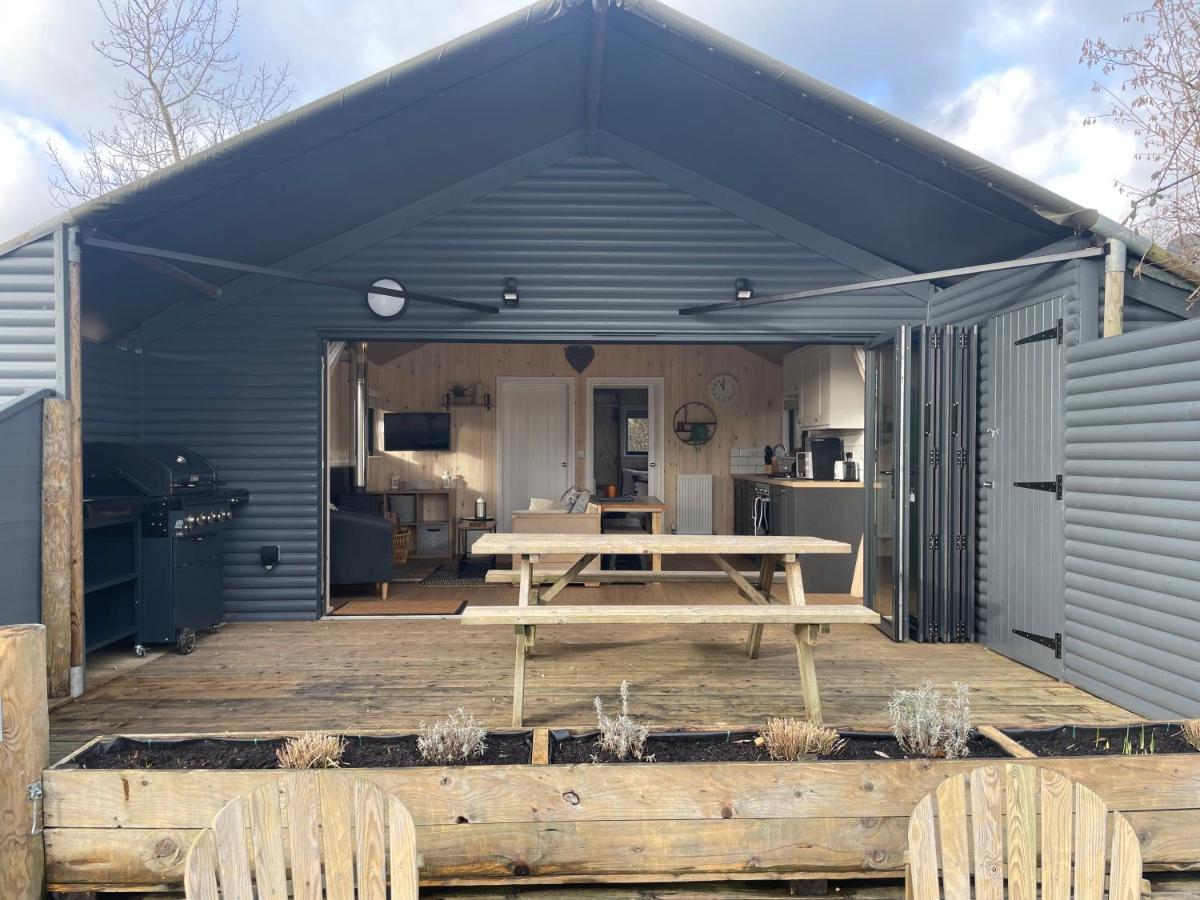 Sumners Ponds Fishery & Campsite Otel Horsham Dış mekan fotoğraf