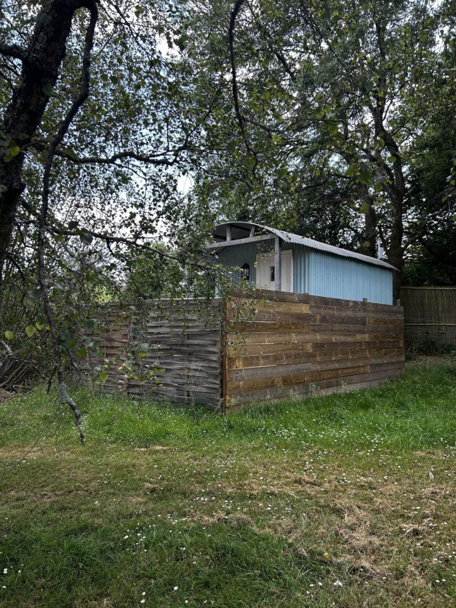 Sumners Ponds Fishery & Campsite Otel Horsham Dış mekan fotoğraf